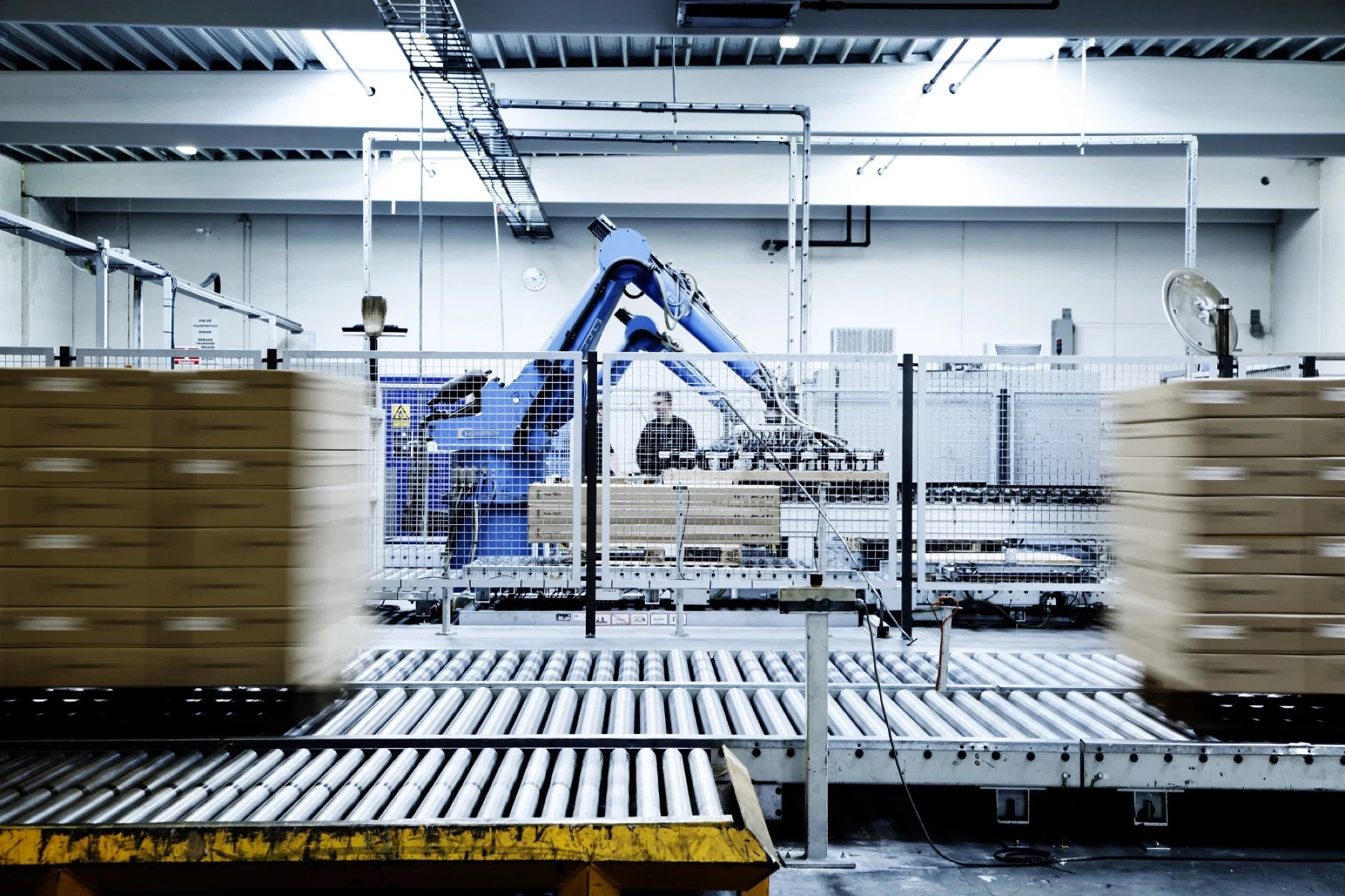 Robotinstallatie in de productie van Tvilum