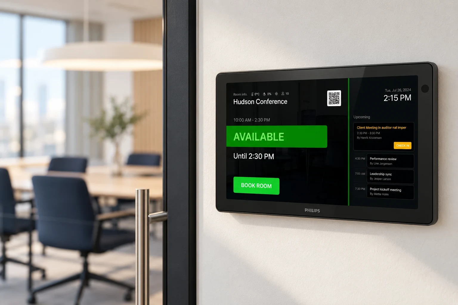 MyDesk vergaderruimtedisplay op een Philips touchscreen bij de deur van de vergaderruimte