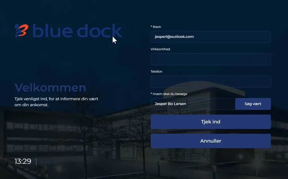 Der Gast drückt auf Check-in