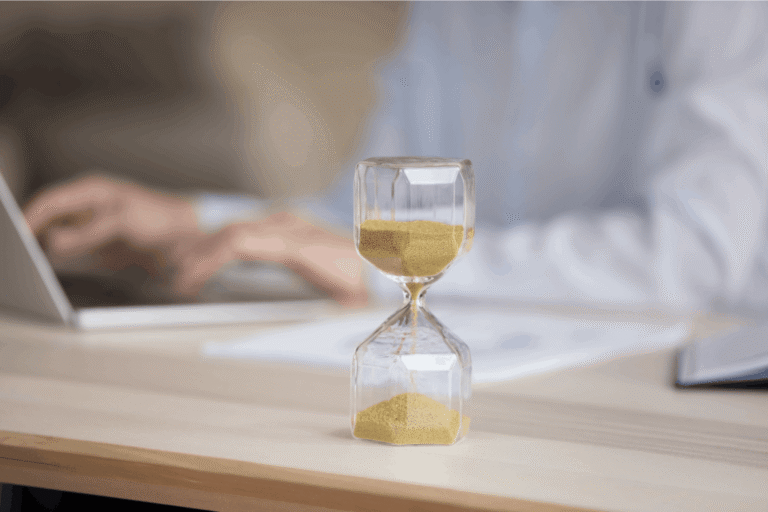 Timeglas på bord